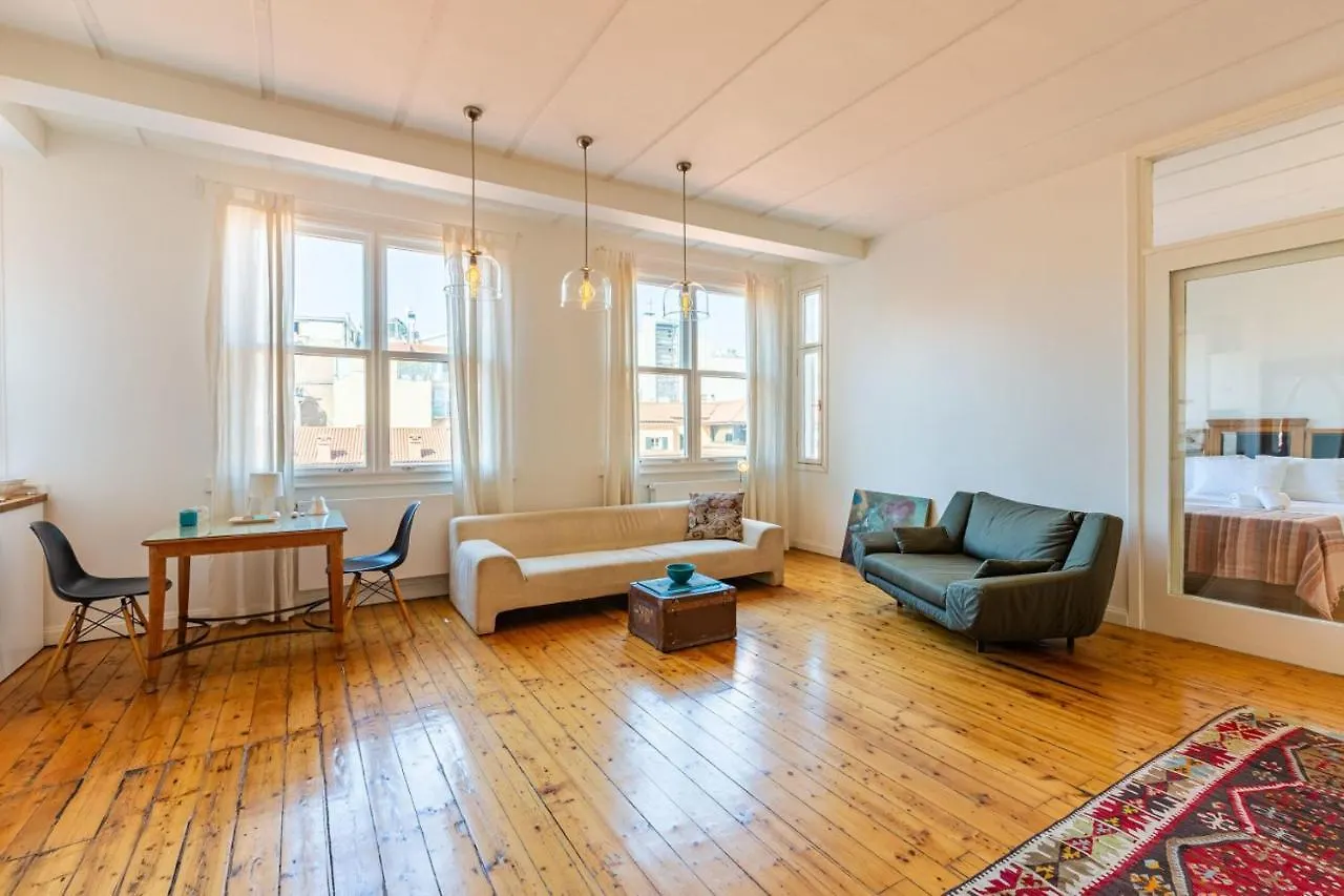 Eclectic Home Near Galata Tower In Beyoglu Istanbul