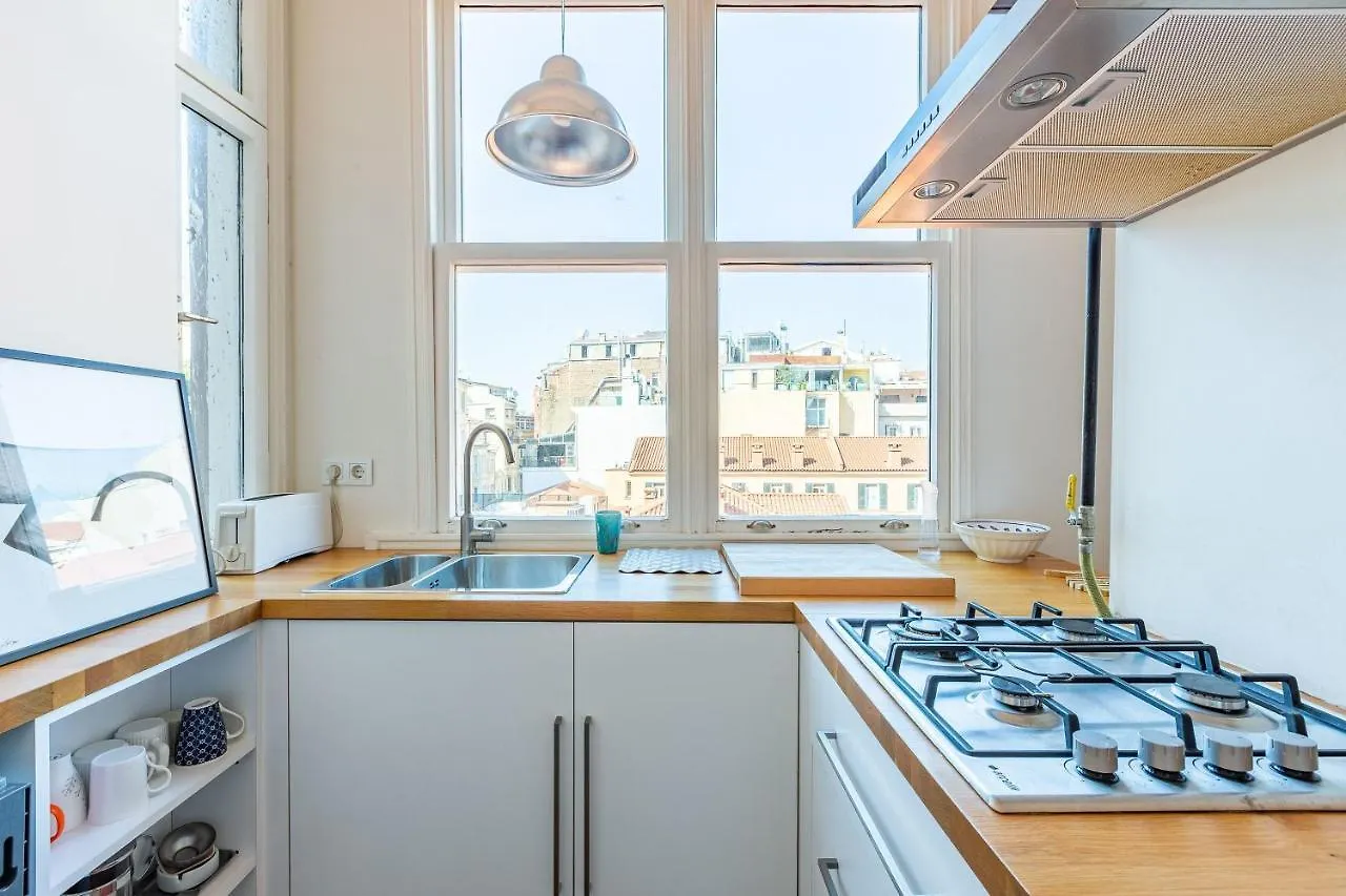 Eclectic Home Near Galata Tower In Beyoglu Isztambul 0*,
